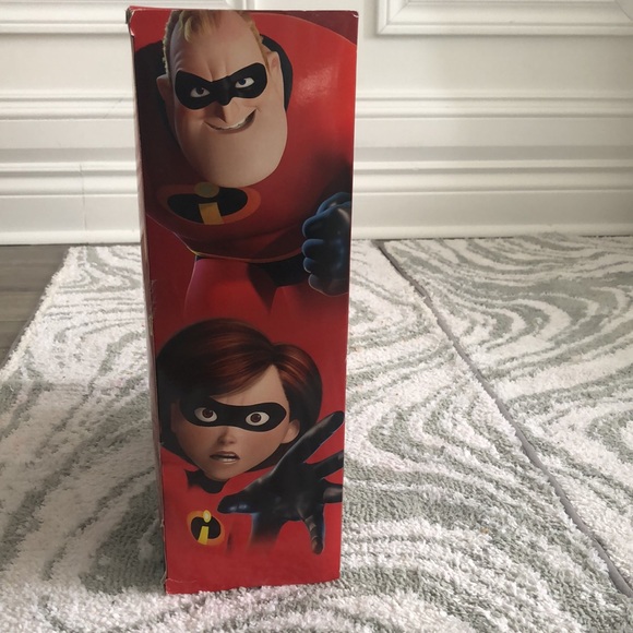 Disney • Pixar | The Incredibles 2 Mr Incredible and Elastigirl - Picture 2 of 3
